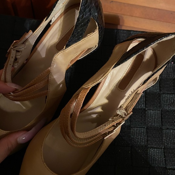 Heels - Picture 4 of 9